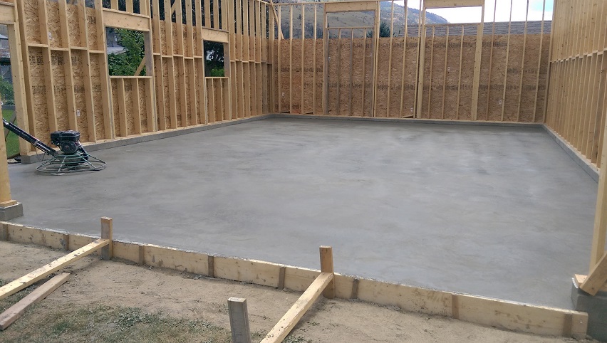 New concrete floor in a new construction building